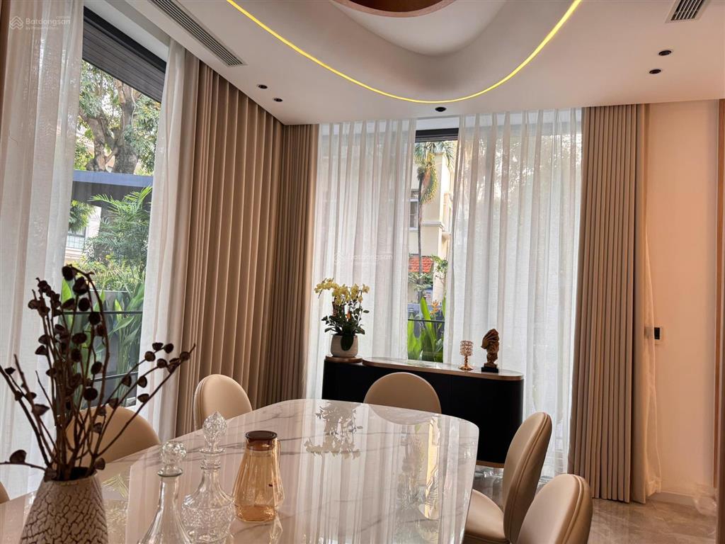 Bán căn biệt thự mới xây trong khu đô thị phú mỹ hưng. dt 212m2 giá có 85 tỷ