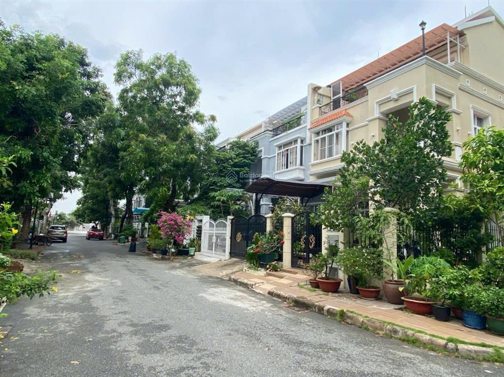 Bán gấp căn biệt thự phú mỹ hưng  góc 2 mặt tiền công viên, 52 tỷ