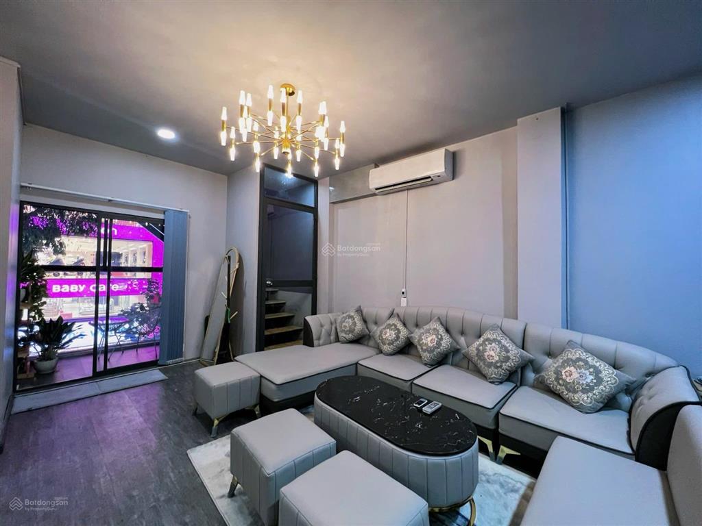 Trống căn penthouse duplex ban công full nội thất, vị trí trung tâm q4, gần quận 1, vincom