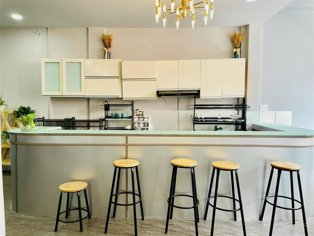 Trống căn penthouse duplex ban công full nội thất, vị trí trung tâm q4, gần quận 1, vincom