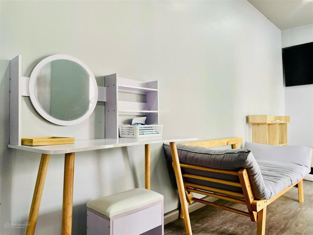 Trống căn penthouse duplex ban công full nội thất, vị trí trung tâm q4, gần quận 1, vincom