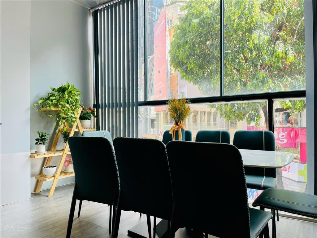 Trống căn penthouse duplex ban công full nội thất, vị trí trung tâm q4, gần quận 1, vincom