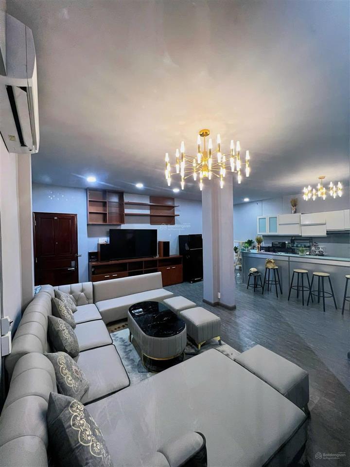 Trống căn penthouse duplex ban công full nội thất, vị trí trung tâm q4, gần quận 1, vincom