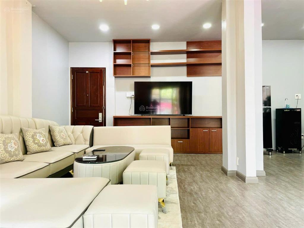 Trống căn penthouse duplex ban công full nội thất, vị trí trung tâm q4, gần quận 1, vincom