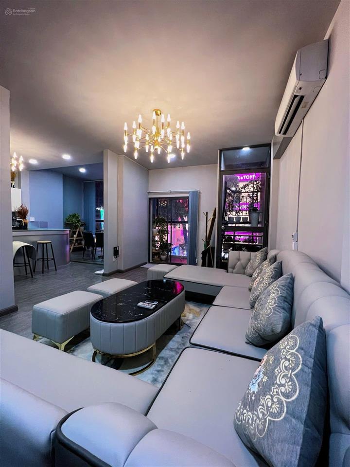 Trống căn penthouse duplex ban công full nội thất, vị trí trung tâm q4, gần quận 1, vincom