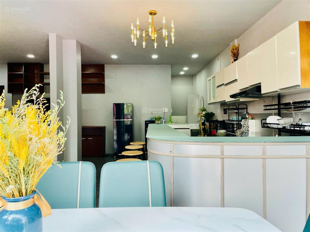 Trống căn penthouse duplex ban công full nội thất, vị trí trung tâm q4, gần quận 1, vincom