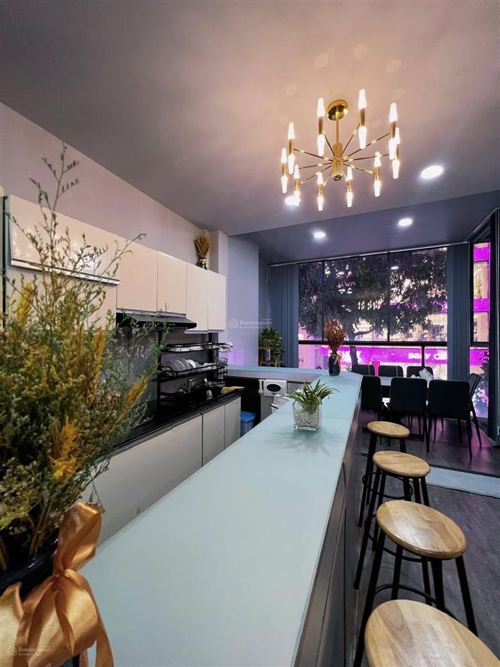 Trống căn penthouse duplex ban công full nội thất, vị trí trung tâm q4, gần quận 1, vincom