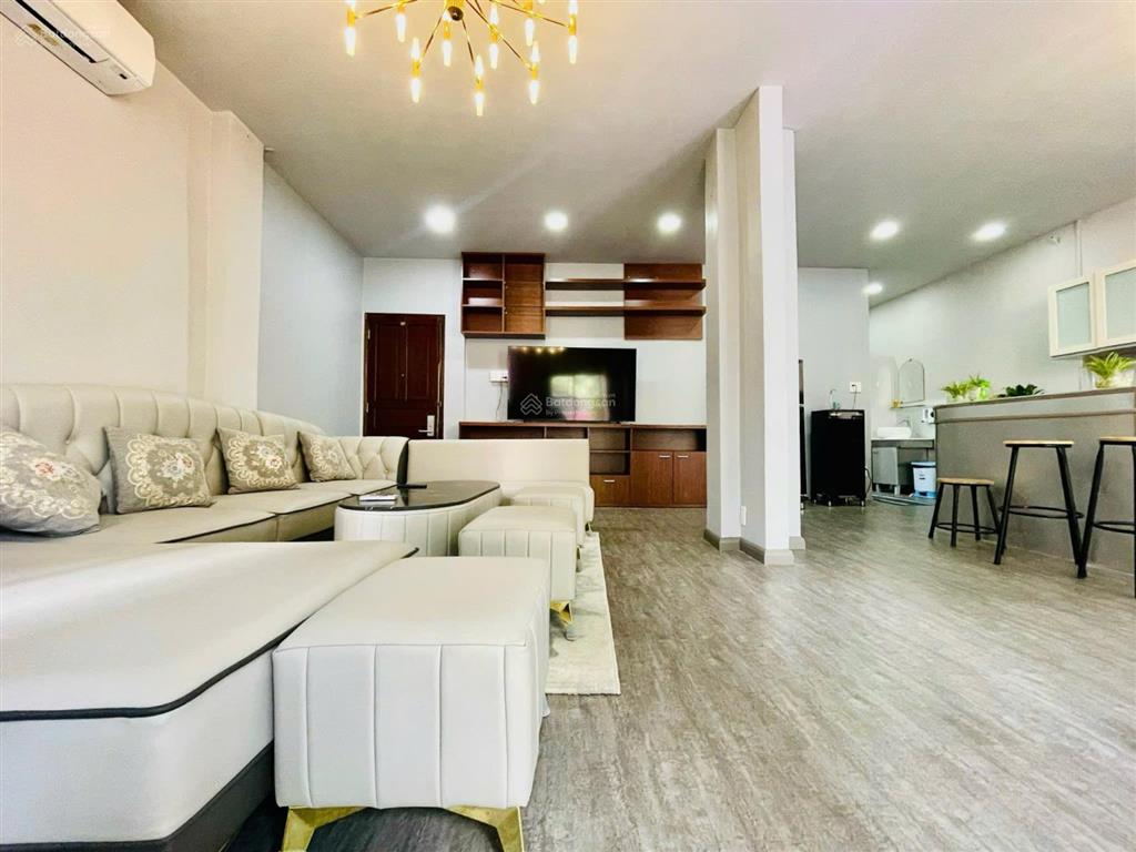 Trống căn penthouse duplex ban công full nội thất, vị trí trung tâm q4, gần quận 1, vincom