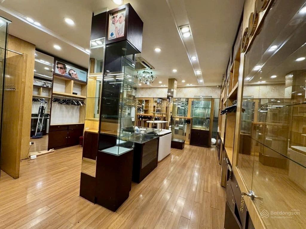 Bán nhà mặt phố tây sơn 50m  6t  mt 6.1m  vỉa hè rộng  32 tỏi  chủ bán gấp  hiếm đống đa