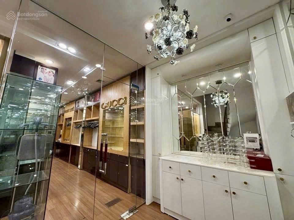 Bán nhà mặt phố tây sơn 50m  6t  mt 6.1m  vỉa hè rộng  32 tỏi  chủ bán gấp  hiếm đống đa