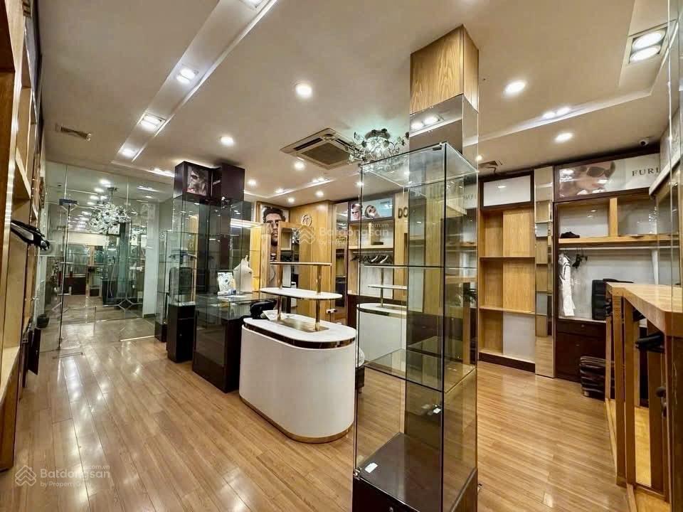 Bán nhà mặt phố tây sơn 50m  6t  mt 6.1m  vỉa hè rộng  32 tỏi  chủ bán gấp  hiếm đống đa