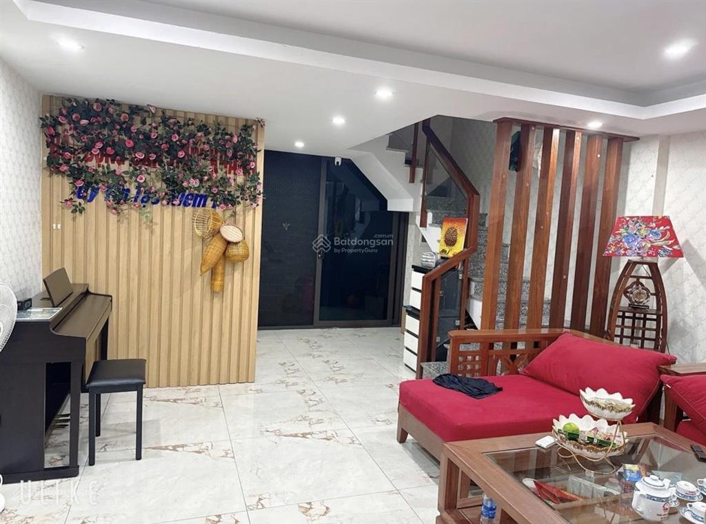 Bán nhà kim ngưu phân lô 41.5m 5t  mt 3.8m 12 tỏi ô tô đỗ cửa  vào nhà  ở luôn