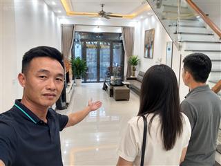 Bán nhà lạc trung phân lô 41.5m2 5t  mt 3.8m 12 tỷ ô tô đỗ cửa  vào nhà