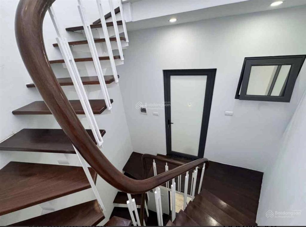 Bán nhà hương viên 30m  4 tầng  mt 4m  ô tô 5m  sát hồ  2.9 tỷ  nhà đẹp ở luôn