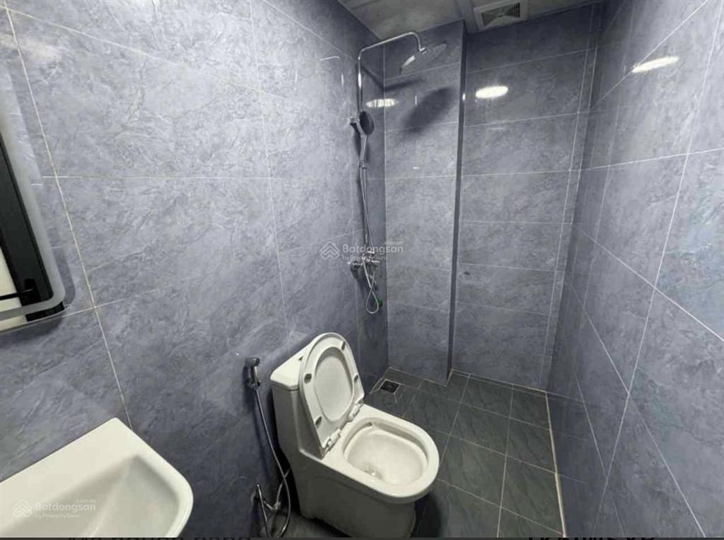 Bán nhà lò đúc 30m  4 tầng  mt 4m  ô tô 5m  sát hồ  2.9 tỷ  nhà đẹp ở luôn