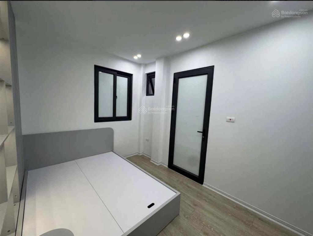 Bán nhà lò đúc 30m  4 tầng  mt 4m  ô tô 5m  sát hồ  2.9 tỷ  nhà đẹp ở luôn