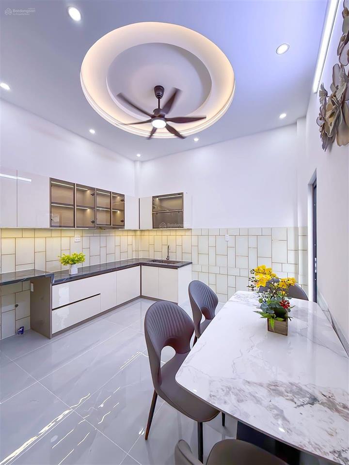 Chú tám cần bán gấp nhà sát bên chợ phú lợi 2, 5x20m, đang cho thuê 20tr/tháng, 1tỷ050