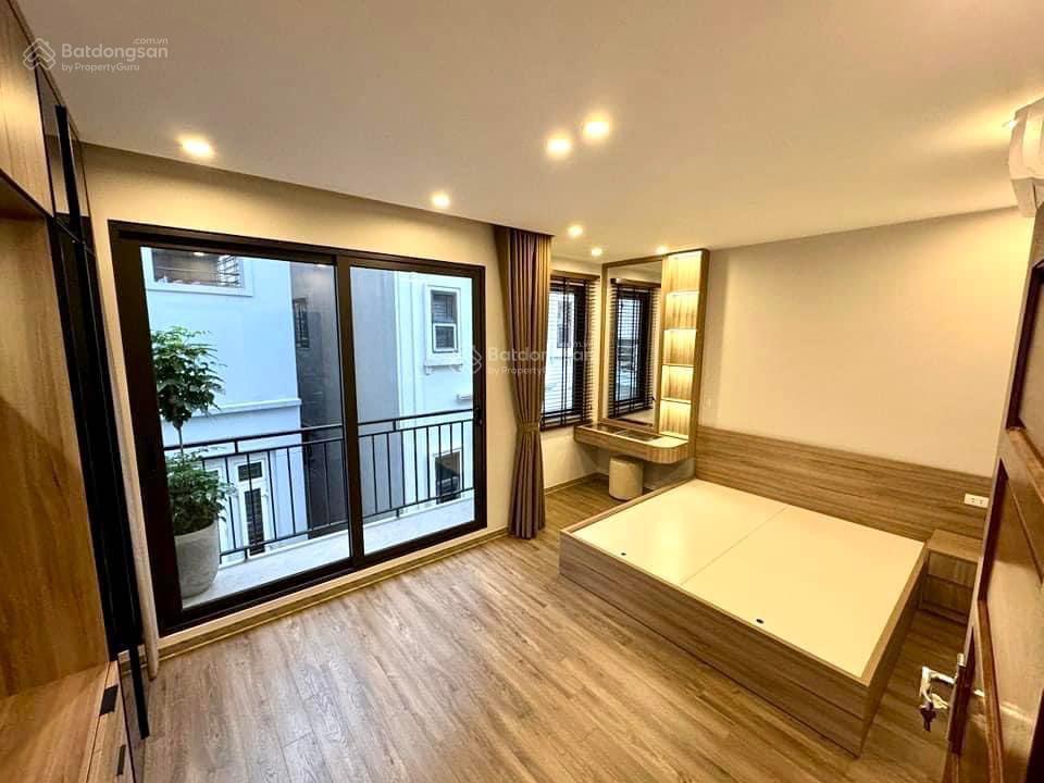 Hiếm 102! 17 tỷ  ô tô đỗ cửa  bán nhà phố lý nam đế  35m2  6 tầng  2 bước ra mặt phố  ko qh