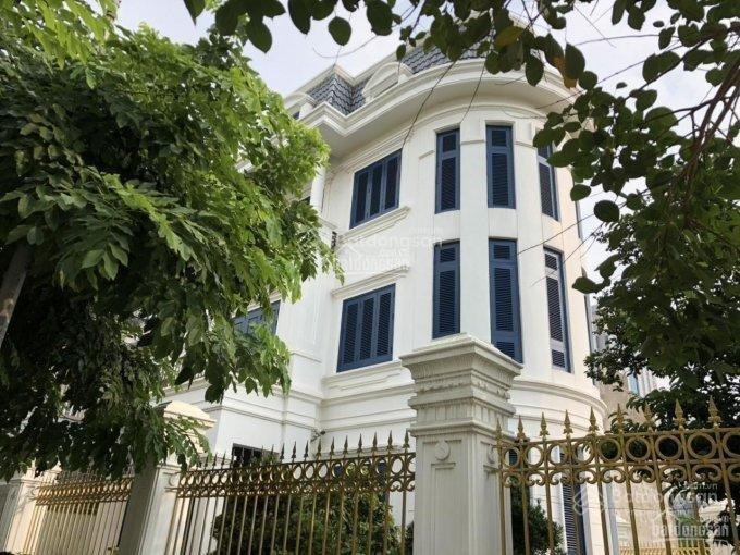 Cho thuê biệt thự lô góc 165m2 xây dựng 4 tầng+ 1 hầm, 55tr tại nguyễn thị định, cầu giấy, hà nội