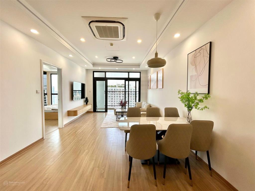 Cho thuê căn hộ 2pn tại royal city, 124m2, nội thất full, giá 17 triệu,  0365 691 ***