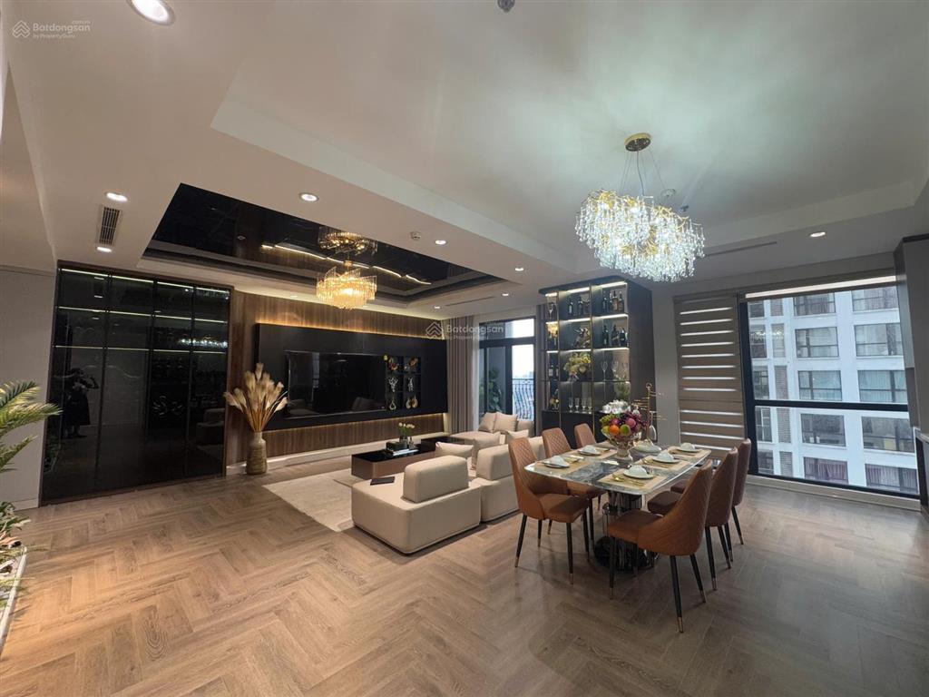 Chính chủ cho thuê gấp căn góc tại royal city, 3pn sáng, 181m2, 29 triệu,  0365 691 ***