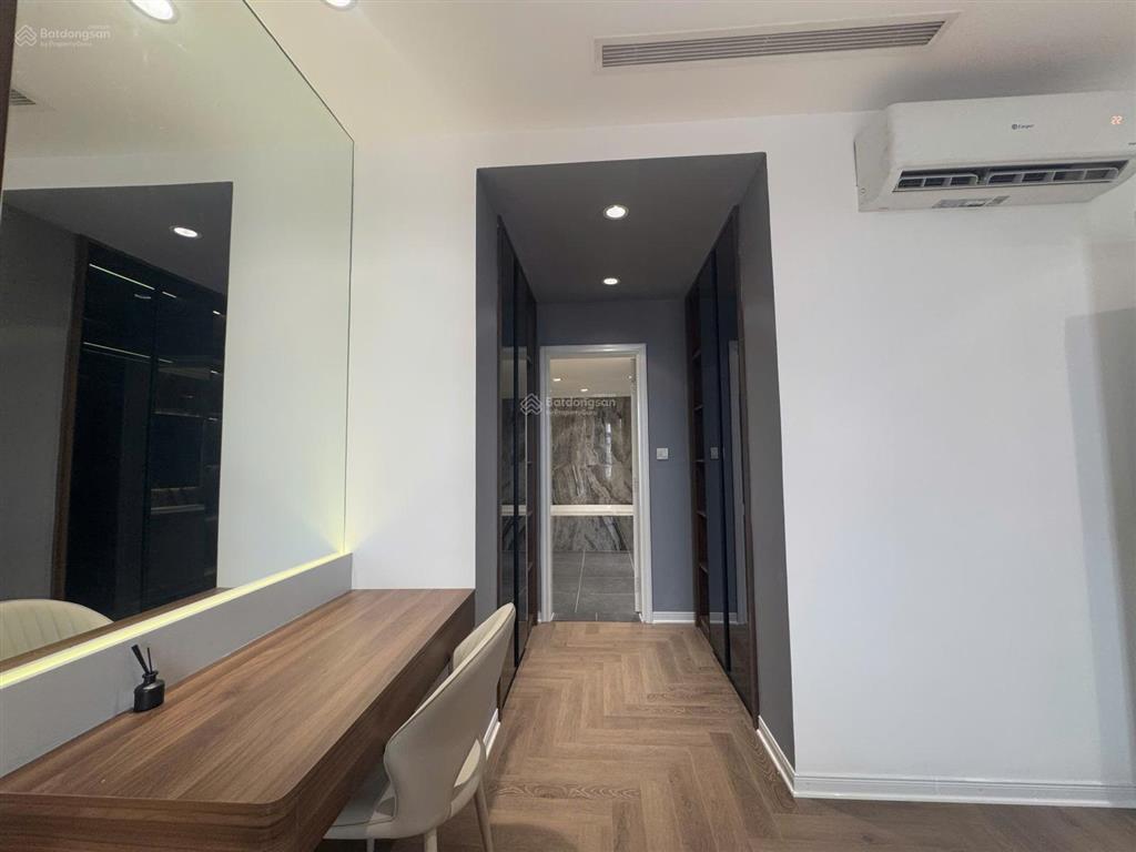 Chính chủ cho thuê gấp căn góc tại royal city, 3pn sáng, 181m2, 29 triệu,  0365 691 ***