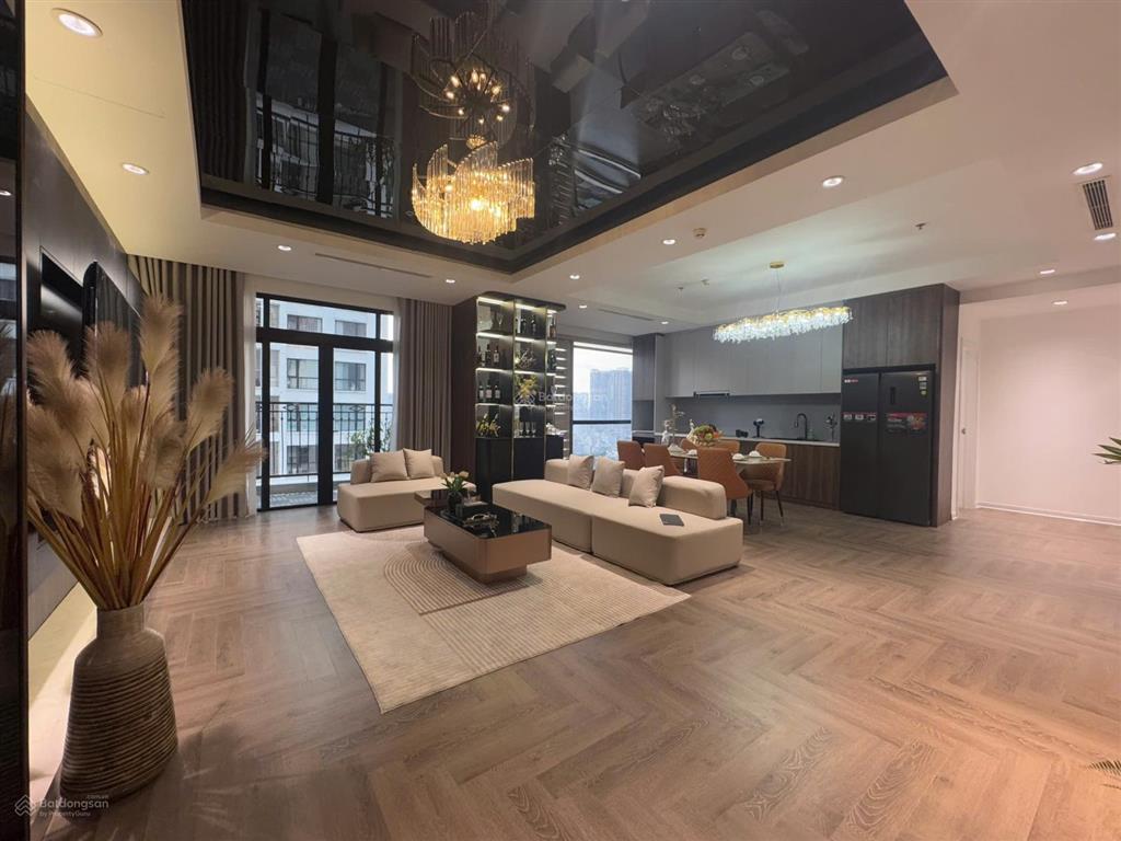 Chính chủ cho thuê gấp căn góc tại royal city, 3pn sáng, 181m2, 29 triệu,  0365 691 ***