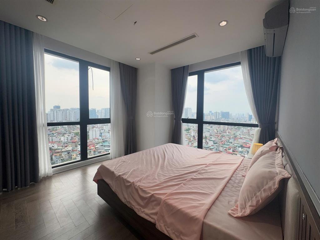 Chính chủ cho thuê gấp căn góc tại royal city, 3pn sáng, 181m2, 29 triệu,  0365 691 ***