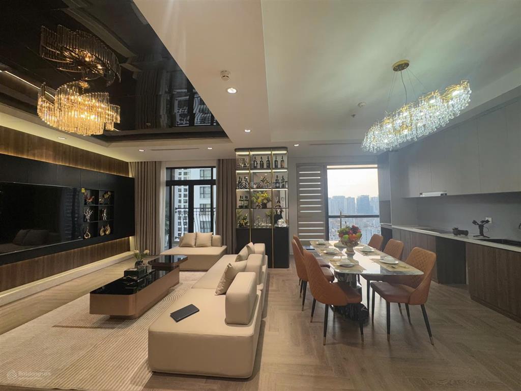 Chính chủ cho thuê gấp căn góc tại royal city, 3pn sáng, 181m2, 29 triệu,  0365 691 ***