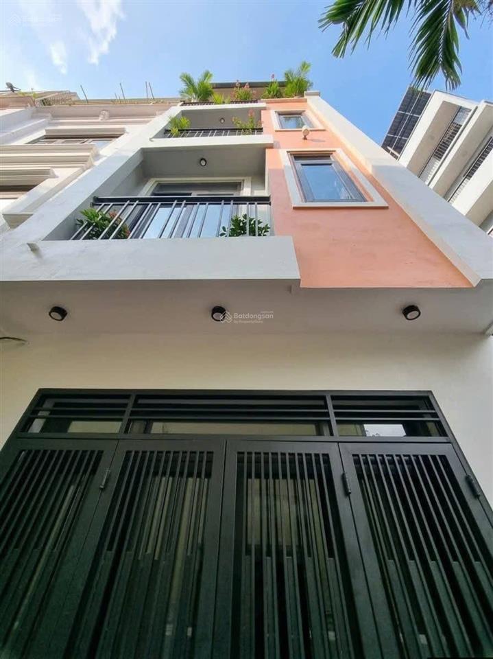 Chính chủ cần bán nhà phố sài đồng ô tô 4 chỗ đỗ cửa 20m ra ô tô tránh 2 thoáng diện tích 56m²