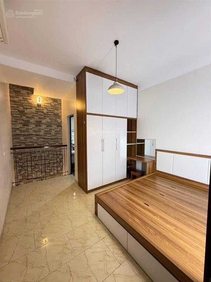 Chính chủ cần bán nhà lô góc trung tâm đức giang, 4 tầng, full nội thất, ô tô đỗ cửa