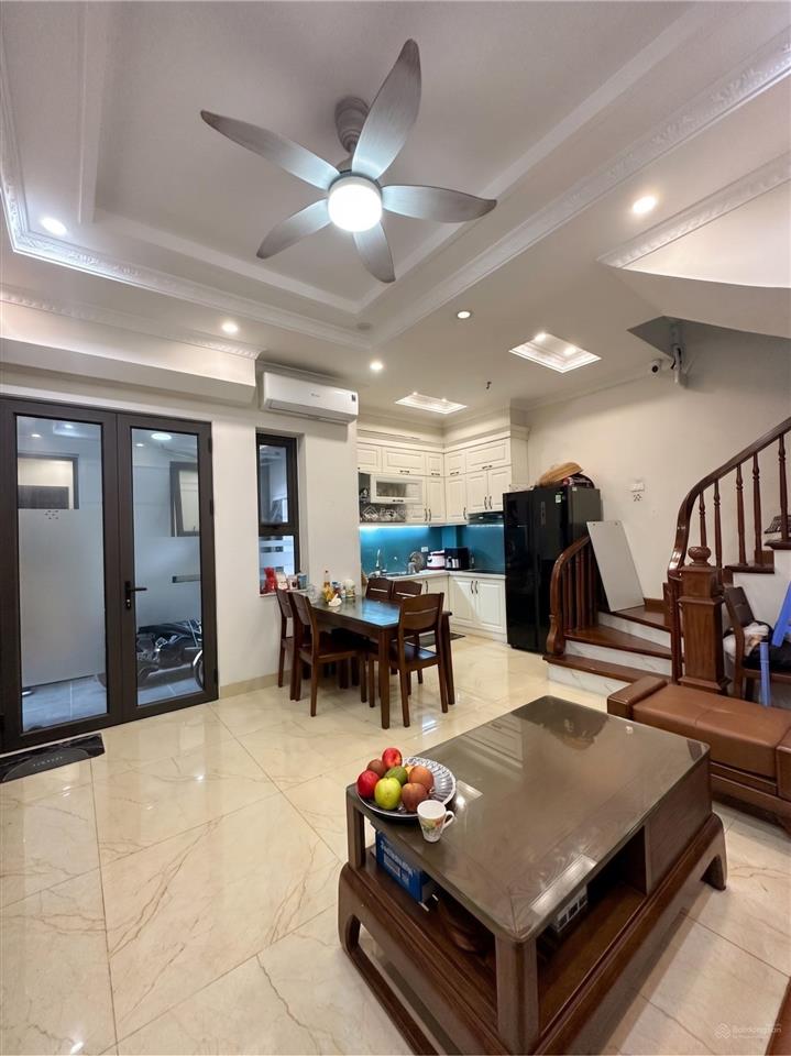 Chính chủ bán nhà đẹp phố nguyễn sơn, 5 tầng, full nội thất, hàng xóm berriver