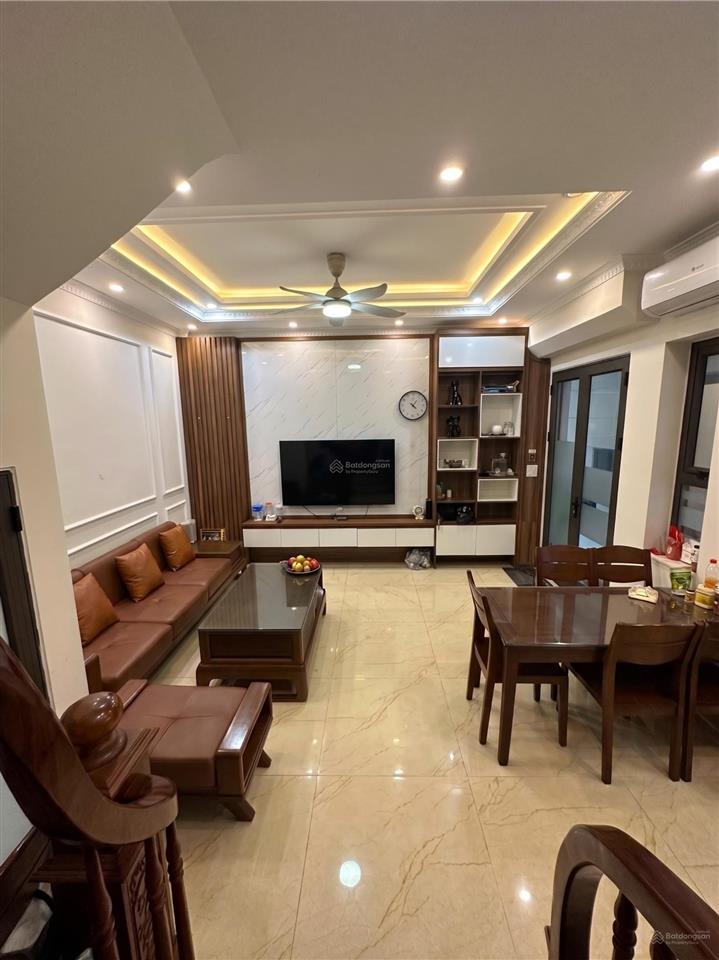 Chính chủ bán nhà đẹp phố nguyễn sơn, 5 tầng, full nội thất, hàng xóm berriver