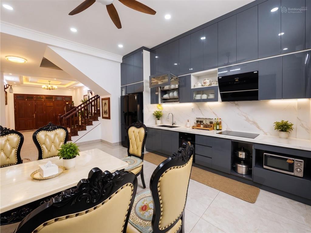 Hàng hiếm bồ đề, nhà đẹp gần hồ, ô tô vào nhà, 3 bước sang phố cổ, sân vườn cực chill