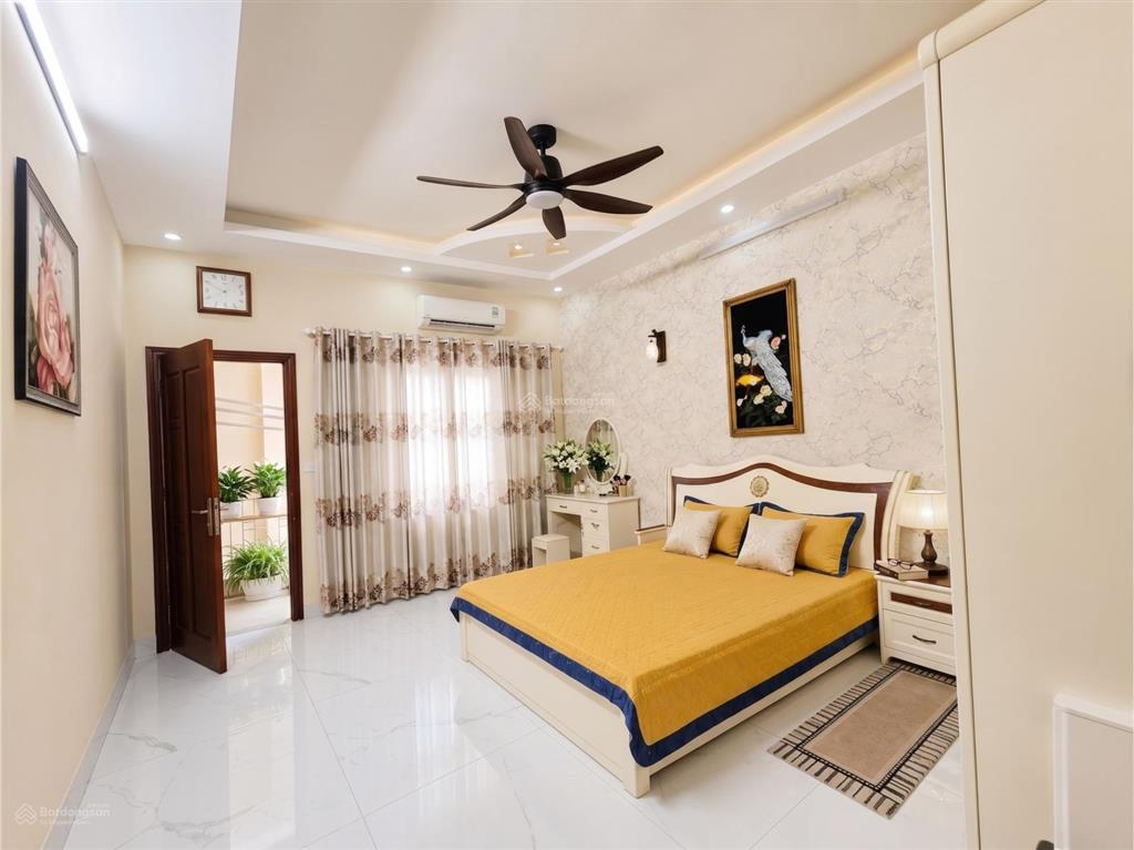 Hàng hiếm bồ đề, nhà đẹp gần hồ, ô tô vào nhà, 3 bước sang phố cổ, sân vườn cực chill