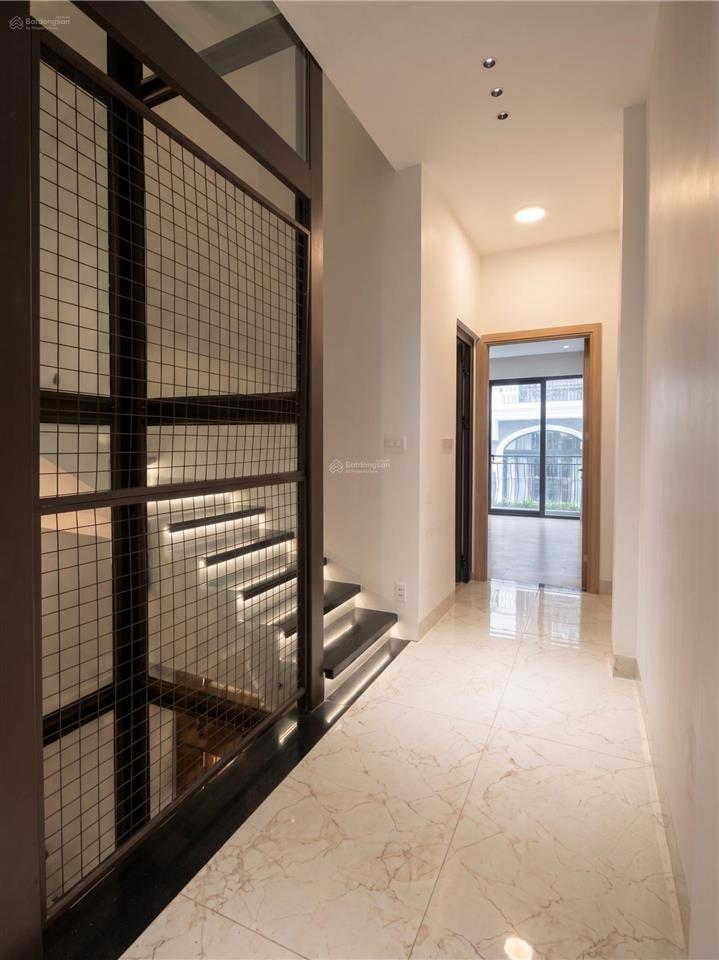 Nhà đẹp phúc đồng, 54m² 5 tầng dân xây, full nội thất xịn, ô tô ngủ trong nhà, gần aeon mall