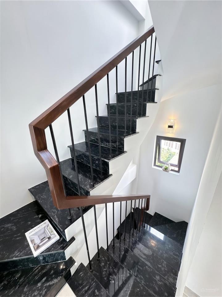 Nhà đẹp khu lý sơn long biên, 7 tầng thang máy, gara 2 ô tô, thiết kế đẳng cấp nội thất nhập khẩu