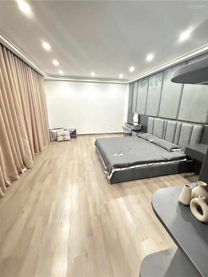 Siêu phẩm phúc lợi long biên, nhà mới tinh 6 tầng, thang máy, khách chỉ việc ở