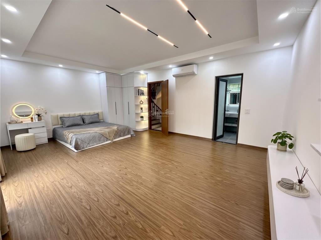 Siêu phẩm long biên, nhà đẹp 6 tầng, thang máy full nội thất, gần trường học và aeon mall