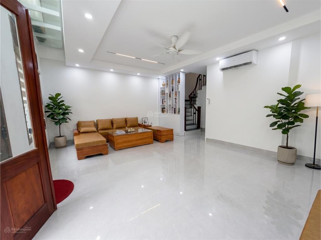 Siêu phẩm long biên, nhà đẹp 6 tầng, thang máy full nội thất, gần trường học và aeon mall