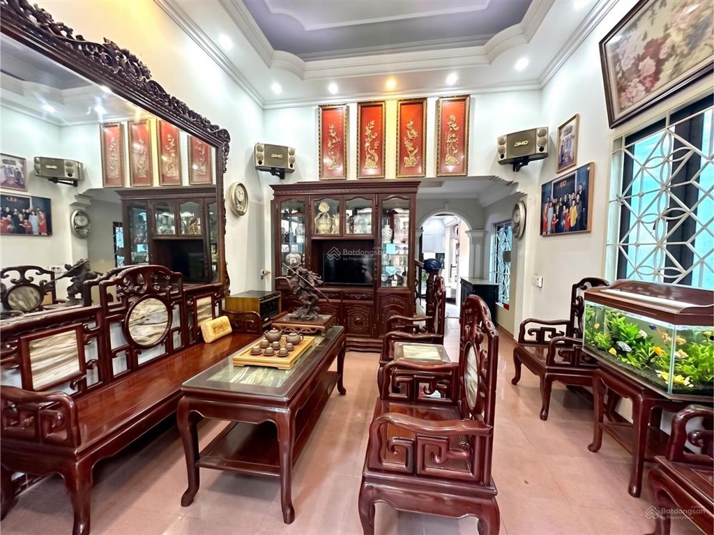 Cực hiếm ngô gia tự long biên, nhà 5 tầng kiên cố, ô tô đỗ cửa, chỉ hơn 100 triệu/m²