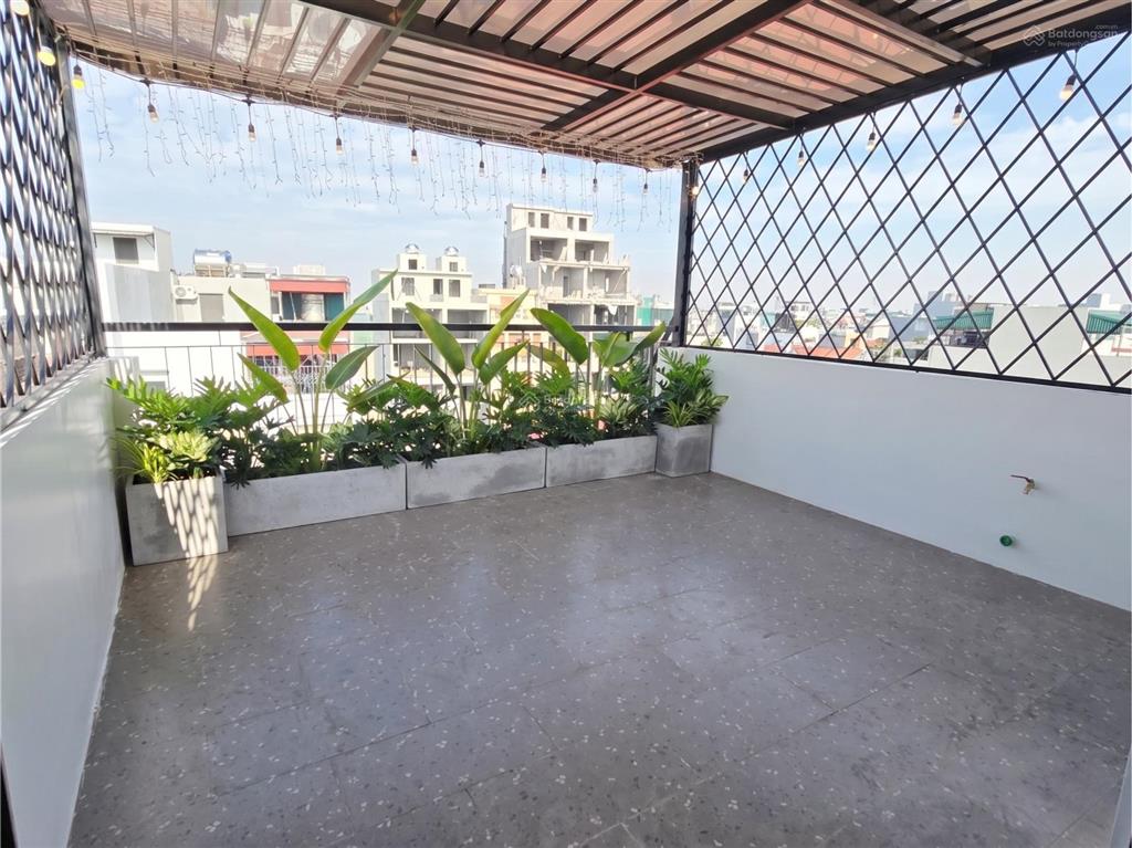 Siêu phẩm thạch bàn 6 tầng thang máy, gara ô tô, nhà 2 thoáng, gần hồ điều hòa, aeon mall long biên