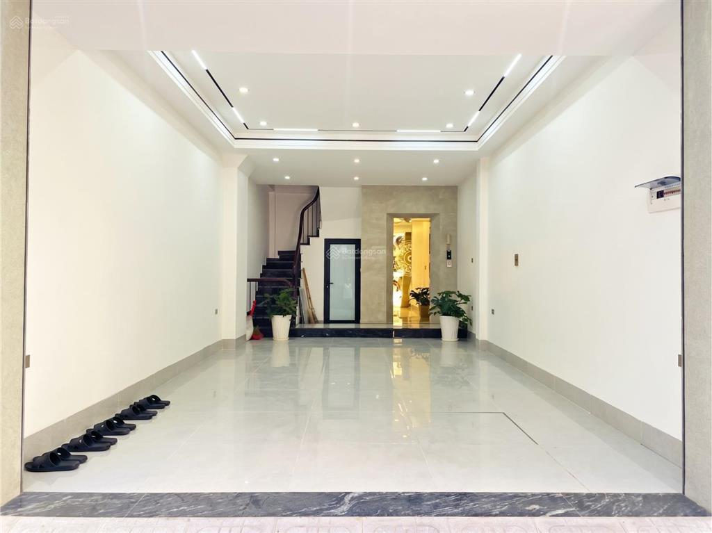 Siêu phẩm thạch bàn 6 tầng thang máy, gara ô tô, nhà 2 thoáng, gần hồ điều hòa, aeon mall long biên