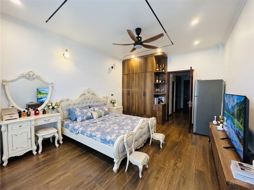 Nhà đẹp bồ đề, kinh doanh, vỉa hè ô tô đỗ ngày đêm, full nội thất cao cấp, 3 phút sang phố cổ