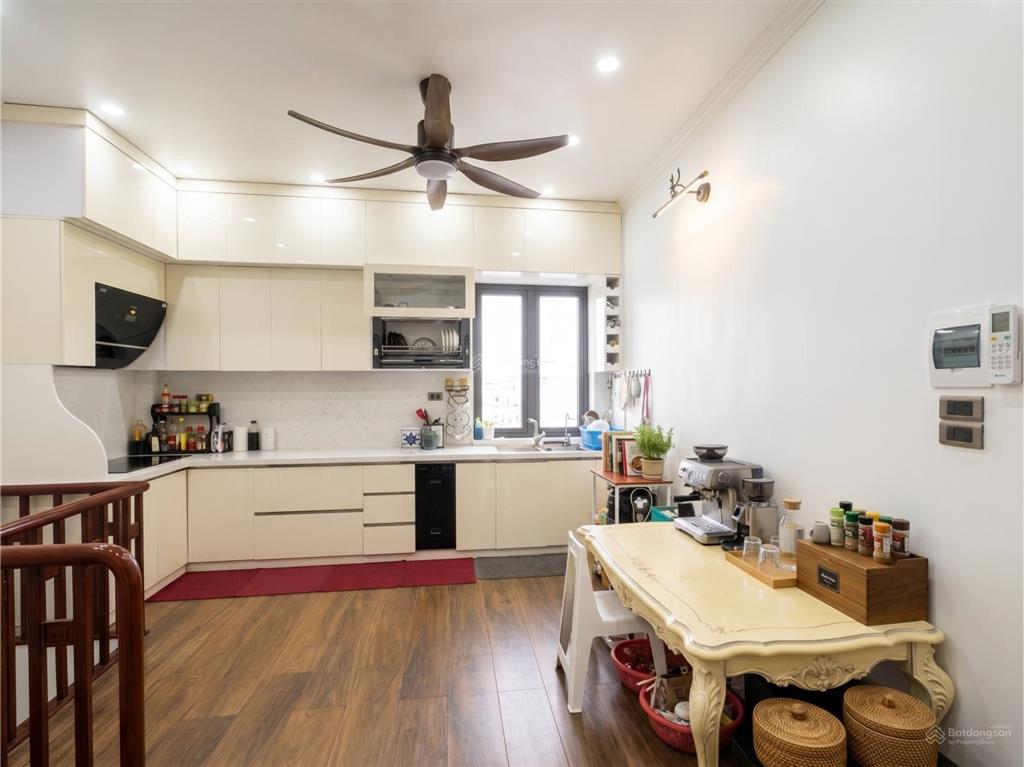 Nhà đẹp bồ đề, kinh doanh, vỉa hè ô tô đỗ ngày đêm, full nội thất cao cấp, 3 phút sang phố cổ