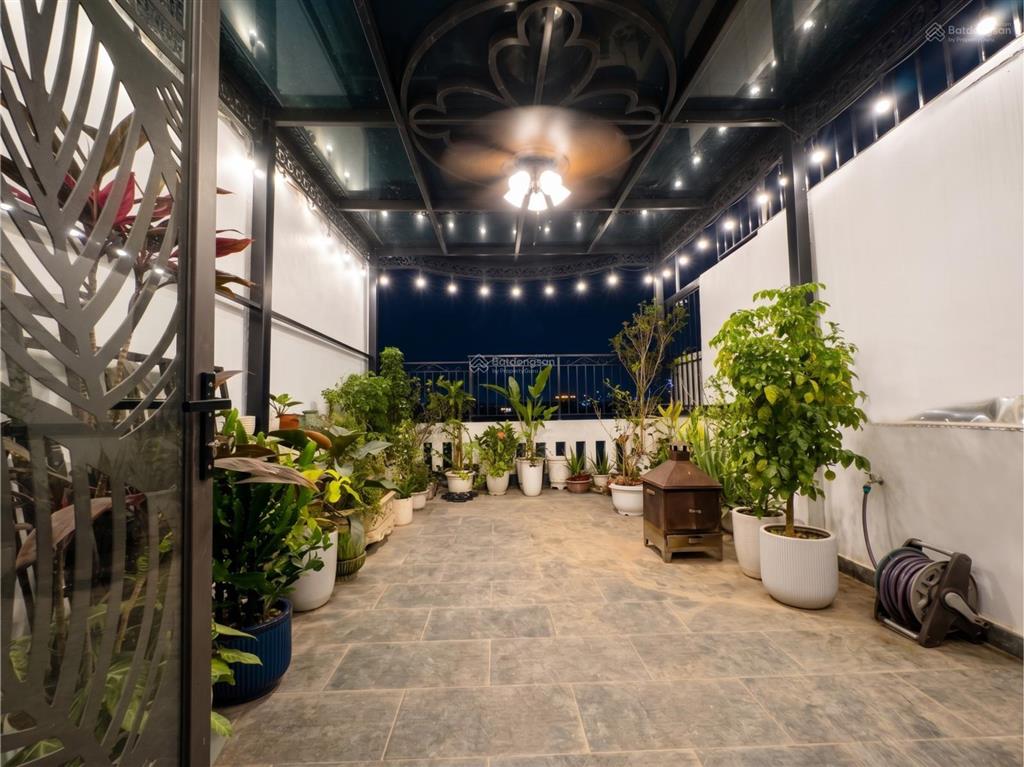 Nhà đẹp bồ đề, kinh doanh, vỉa hè ô tô đỗ ngày đêm, full nội thất cao cấp, 3 phút sang phố cổ