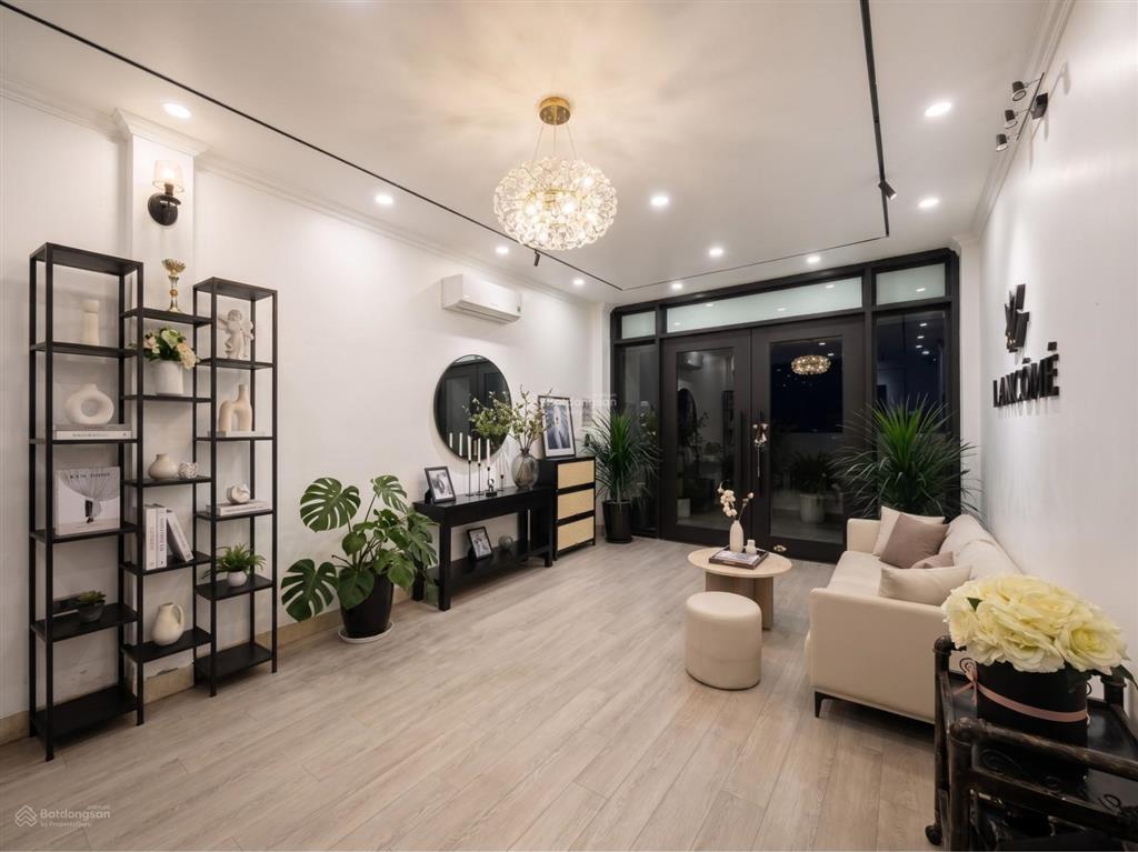 Nhà đẹp bồ đề, kinh doanh, vỉa hè ô tô đỗ ngày đêm, full nội thất cao cấp, 3 phút sang phố cổ