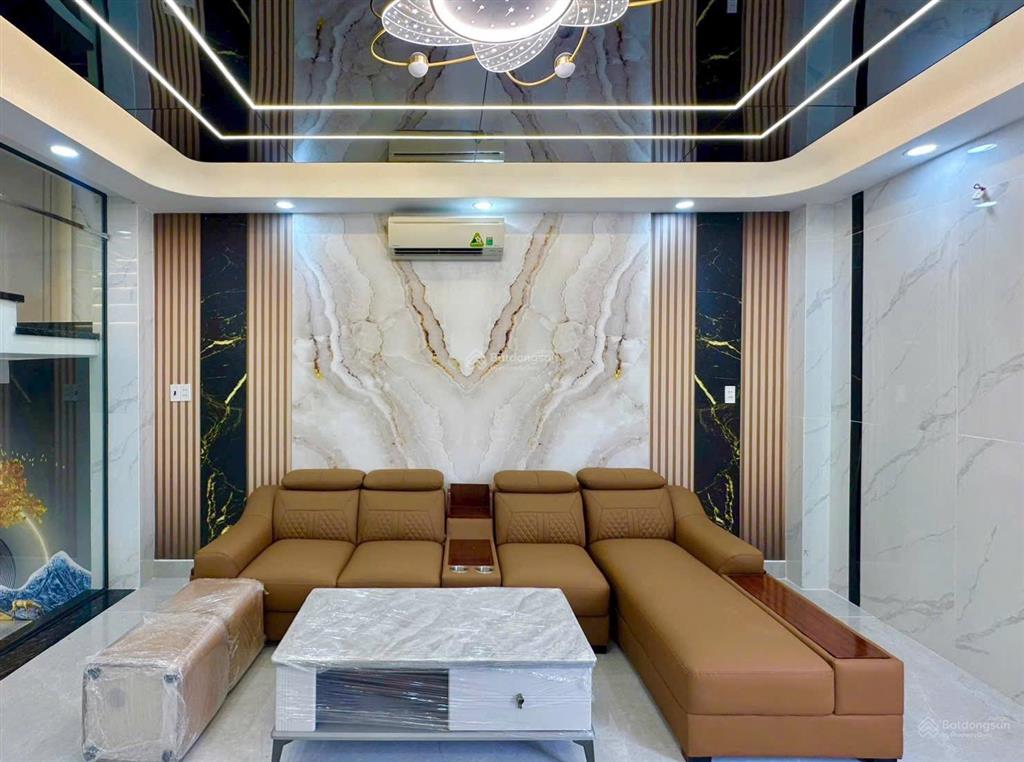 Đường oto 6m nguyễn sơn nối dài  khu cao tầng  5 tầng lửng ngược  có thang máy full nội thất