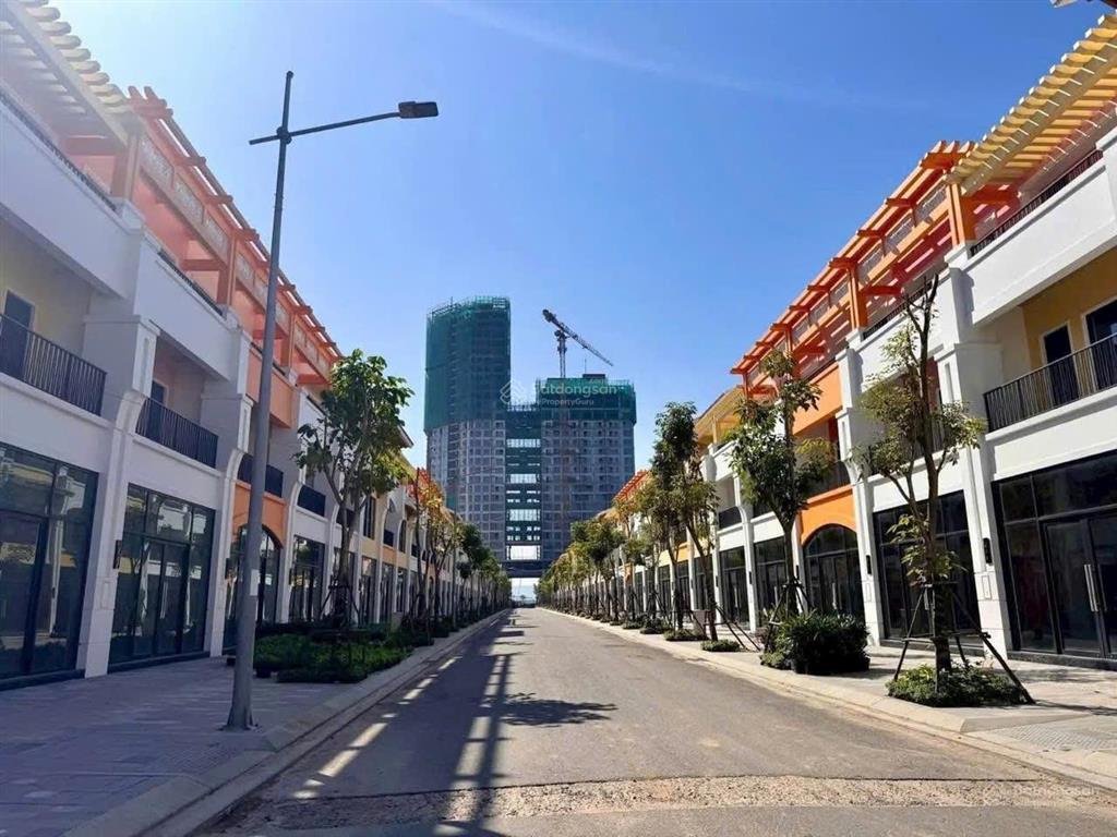 Căn shophouse 3 mặt tiền nổi bật dự án  giá từ cđt sun group