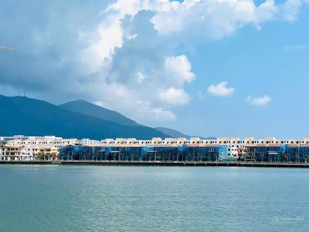Căn shophouse 3 mặt tiền nổi bật dự án  giá từ cđt sun group